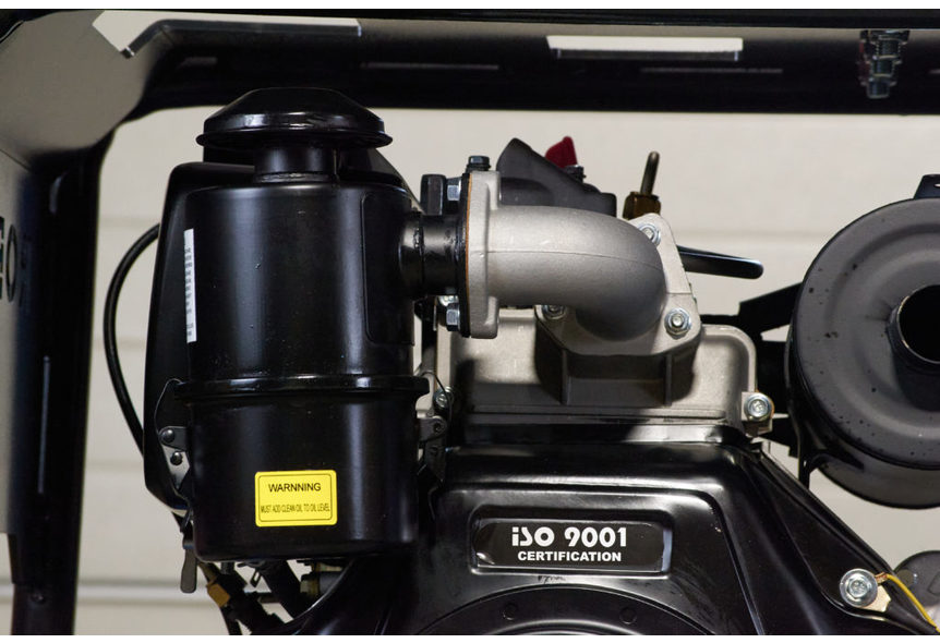 Виброплита дизельная реверсивная Robust CPC 600 DE Виброплита дизельная реверсивная Robust CPC 600 DE